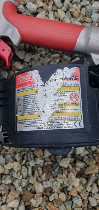 Pistol pneumatic cuie lemn Max HN65