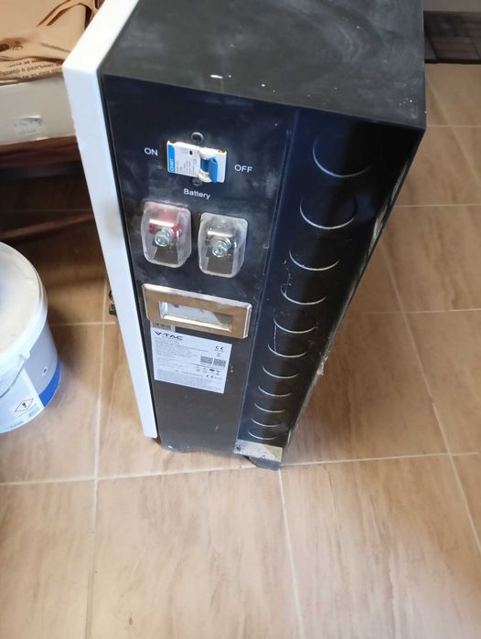 Продавам батерия за инвертор 10KW 200AH/51.2V V-TAC