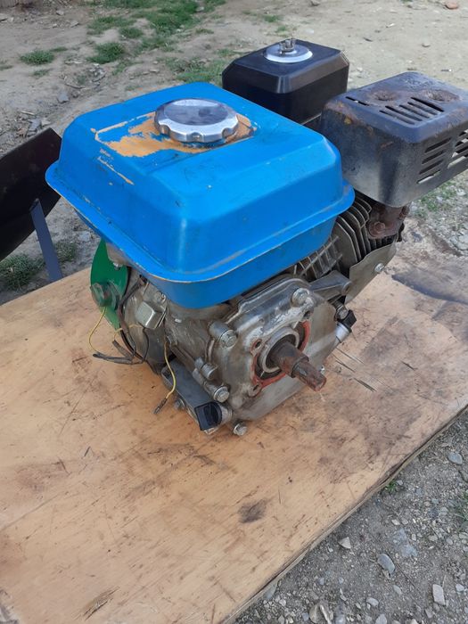 Vând motor de motocultor