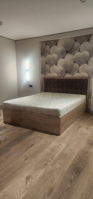 Своя 2хспальная кровать с матрасом.б/у.