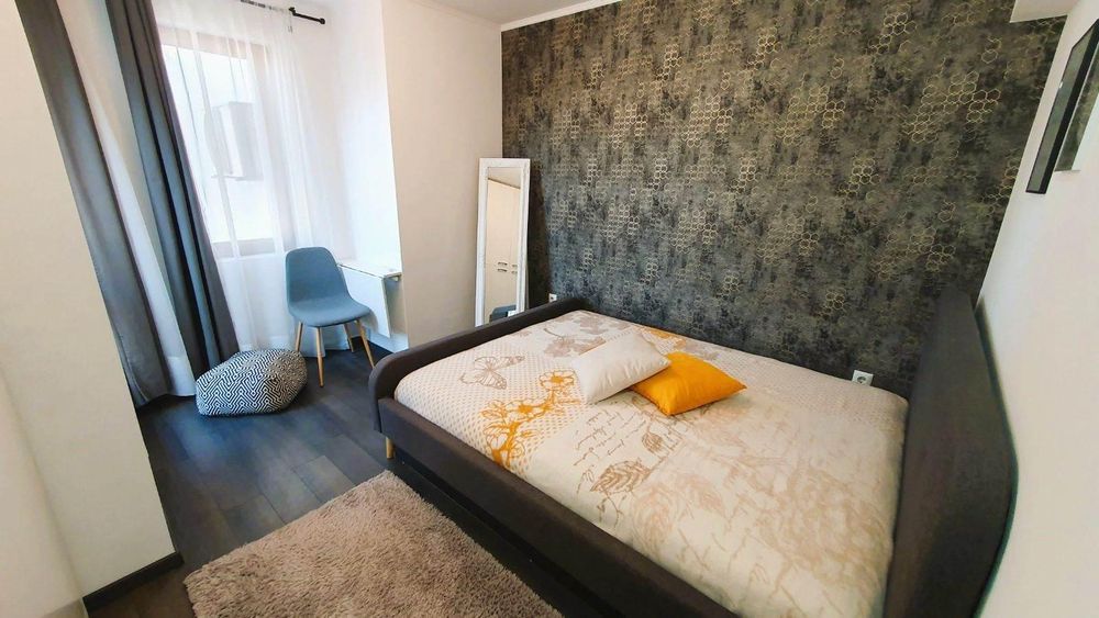 Дава се под наем Тристаен апартамент в Варна, Център - 90 кв.м за 1600 € - Снимка #3