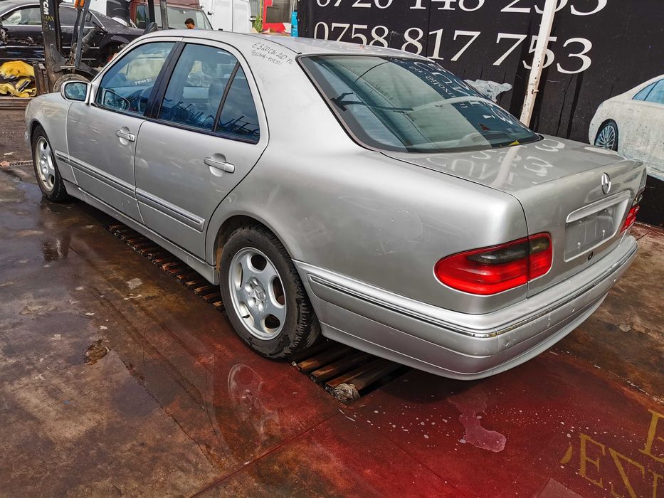 Dezmembrez mercedes e class w210 e320d/bara fata w210/far w210/aripa/
