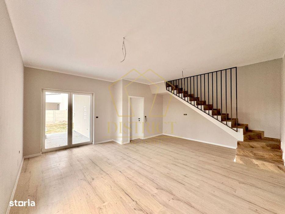 Duplex cu 4 camere, despărțit prin camera tehnica | Mosnita Veche