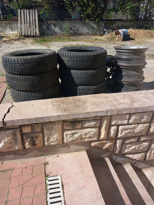 Продавам гуми и  джанти за Голф 3, употребявани,запазени