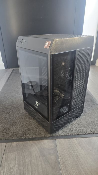 Carcasa Thermaltake Tower 100