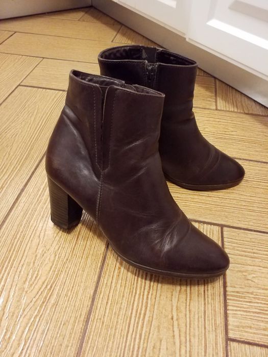 Cizme/botine piele naturala măr 39. Stare excelenta.