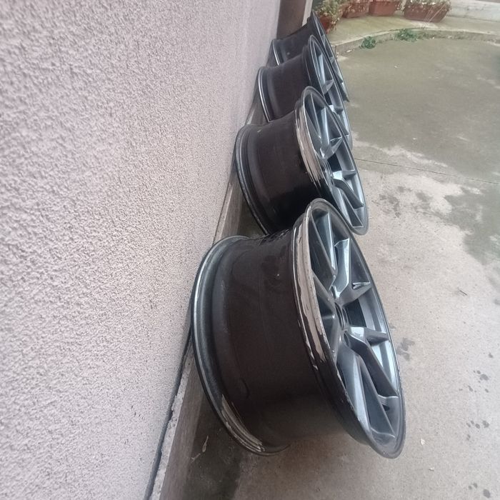 Тесла 3 джанти с датчиците .