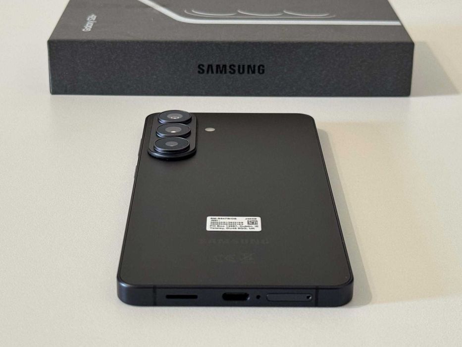 Бартер! НОВ! Samsung Galaxy S26+ Plus Black (Черен) 6 Цикъла на батерията.