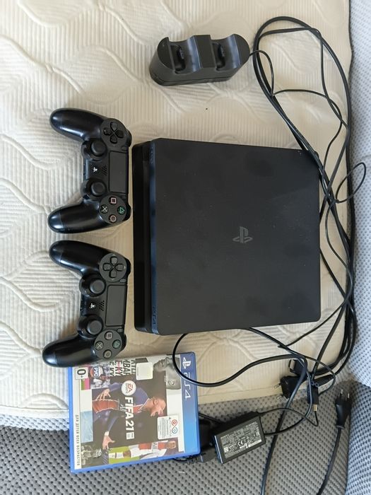 Playstation 4 slim