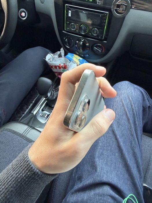 Iphone 15 pro 85% batareya