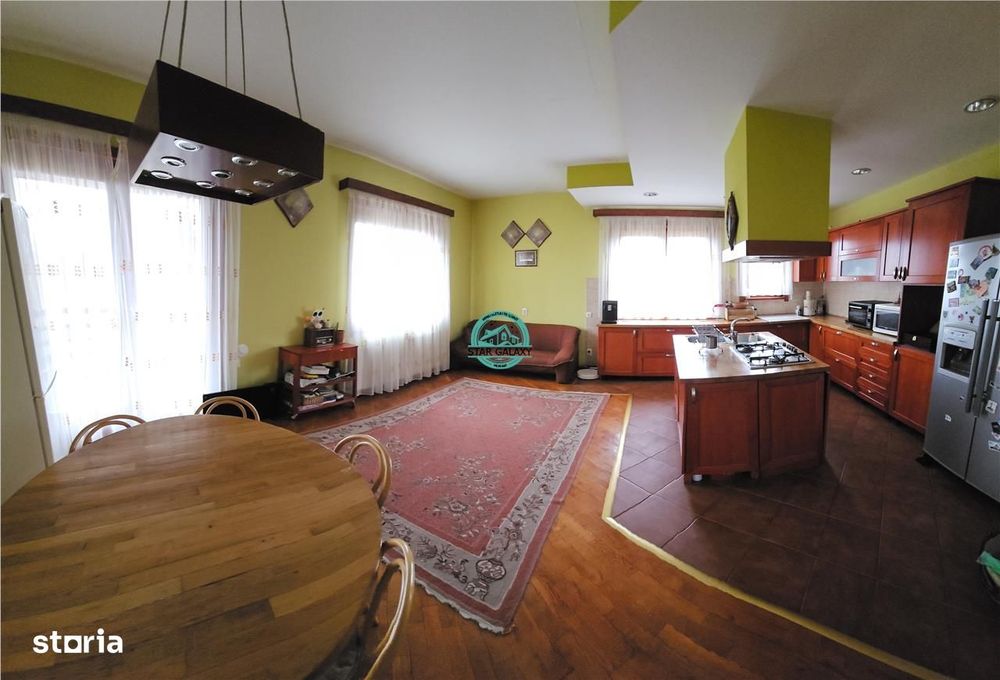 Vand casa de 380 mp, cu teren de 3500 mp in Sangeorgiu de Mures