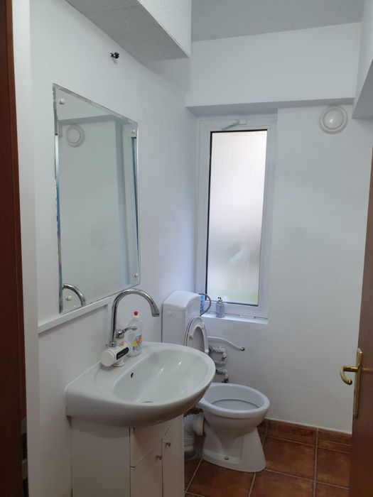 Inchiriez spatii comerciale in zona centru vizavi de itm