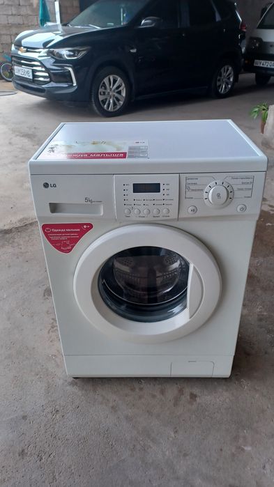 Стиралька LG почти новый автомат в отличном состояние работает отлично