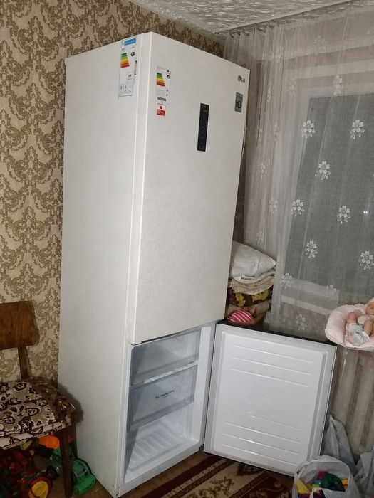 Продается холодильник LG