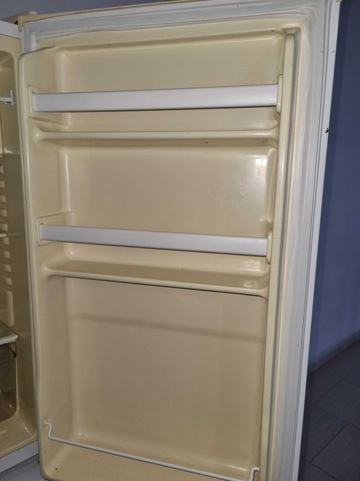 Малък хладилник Crown 90 л.