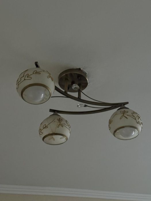 Продам люстру 1500тг