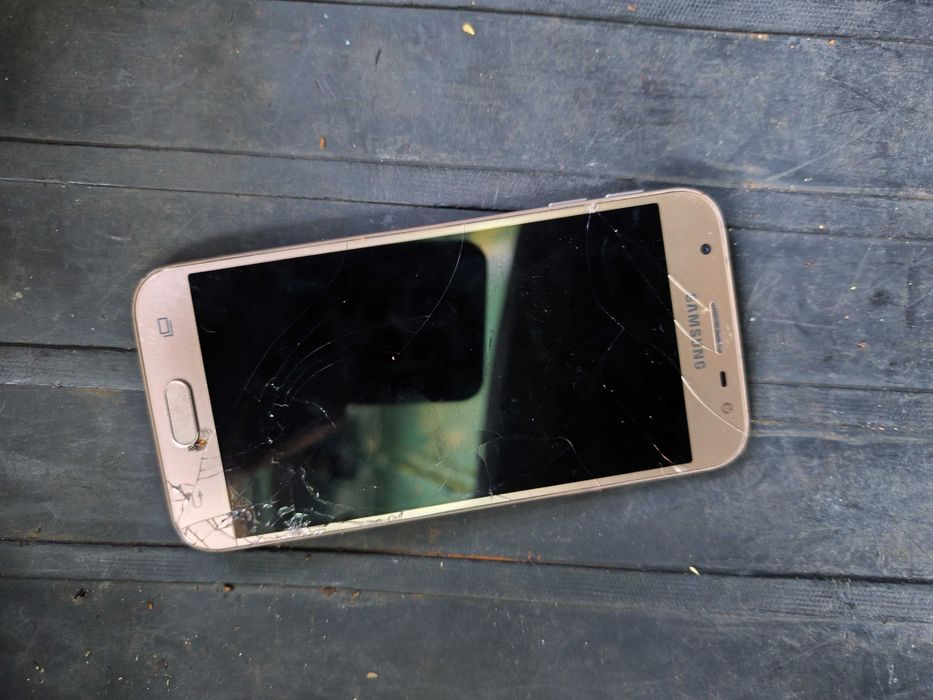 Телефон Samsung j3 дисплей разбит