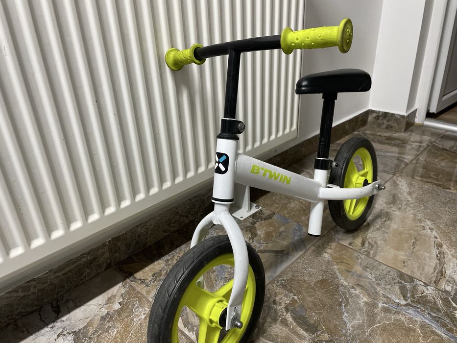 Bicicleta, triciclete, masinute.