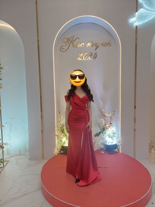 Продам красное  платье