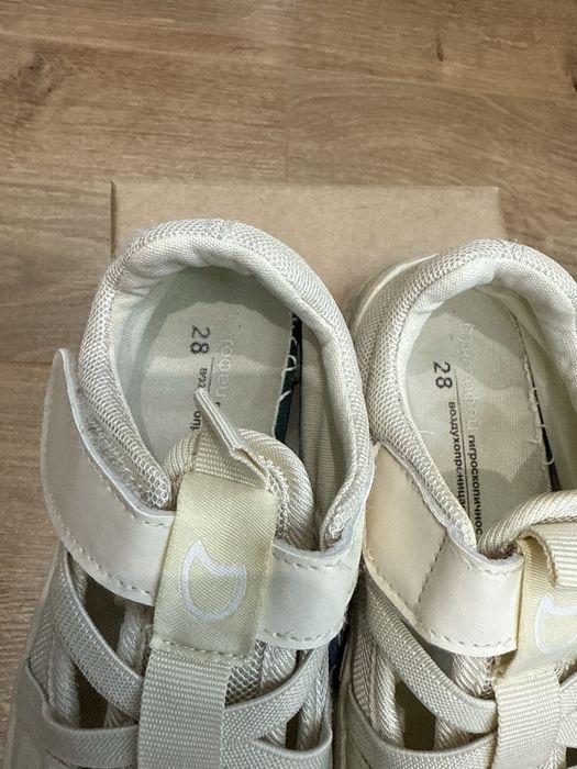 Продам летние кроссовки 28 размера