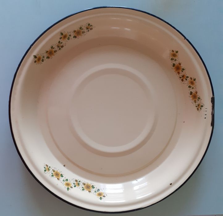 Чашки эмалированные плоские