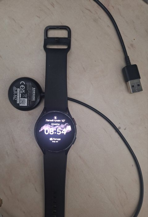 Продам часы Samsung Watch 4
