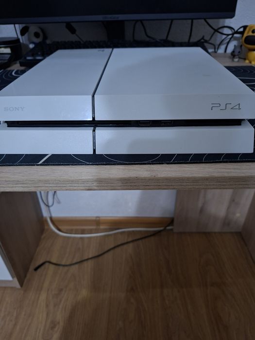 Ps4 1T бял (добавени 500gb) с един joystick  +13 игри