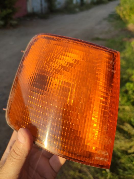 Поворотник VW Passat  B3 правый