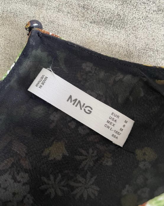 Платье от Манго