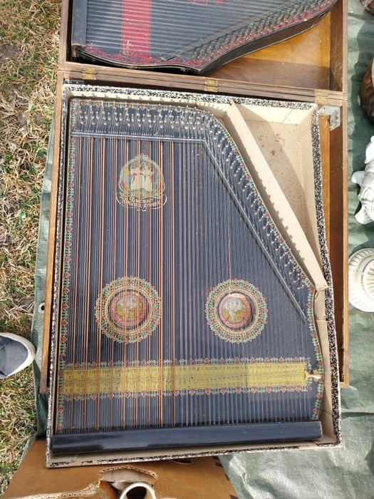Vind Gitarr Zither la prețul de 300 lei și cele mari la 500 lei bucata