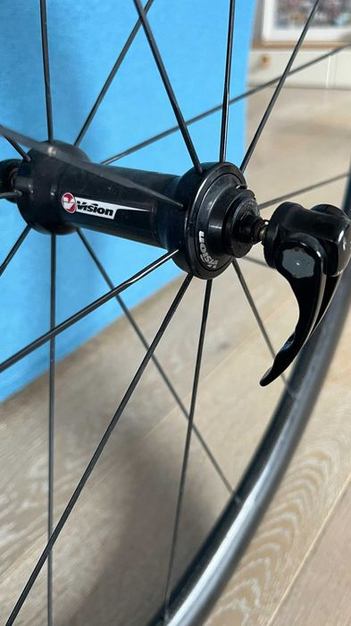 Vand roti de carbon pentru bicicleta cursiera 28" - butuc Vision