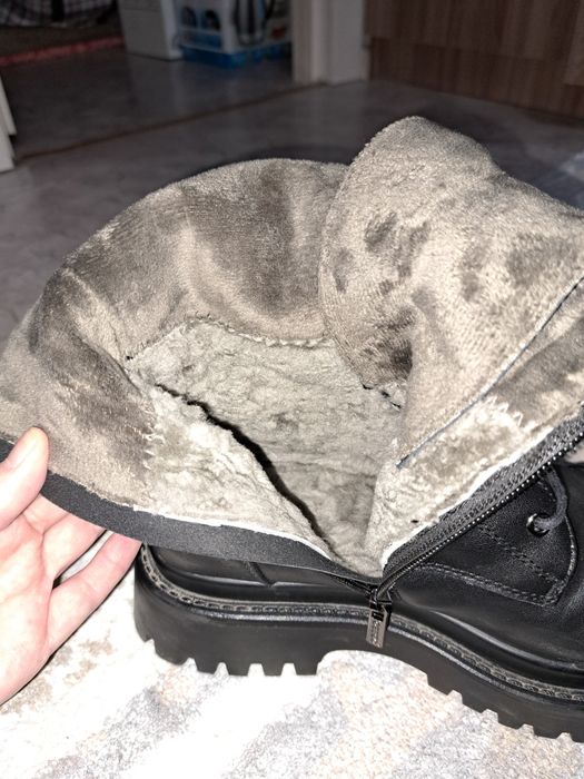 Продаётся женская ботинка