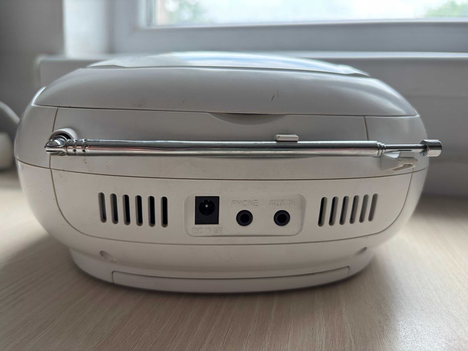 Продавам aудио микросистема Blaupunkt Boombox BB5WH с проблеми