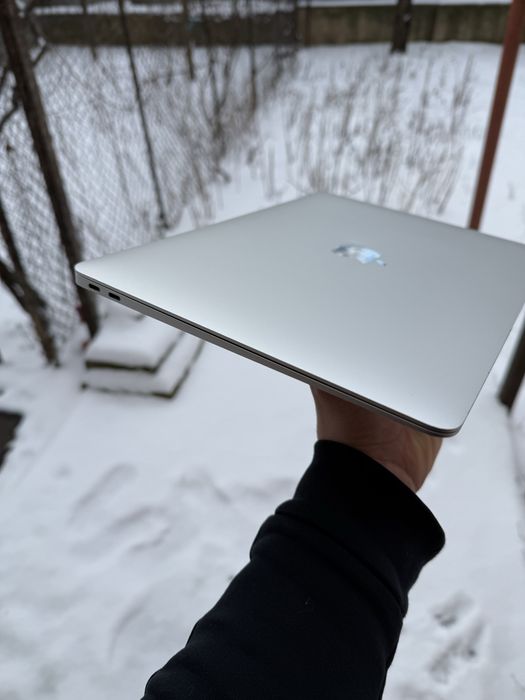 Macbook Air M1 SSD 256gb RAM 8gb stare buna