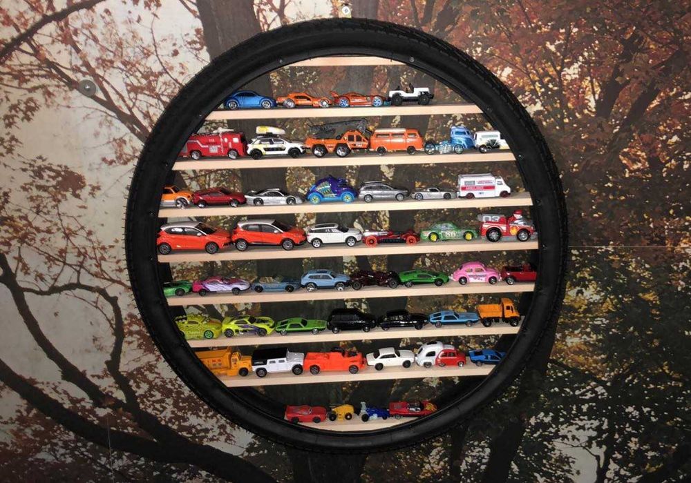 Продавам стойки(дисплей) за метални колички 1/64