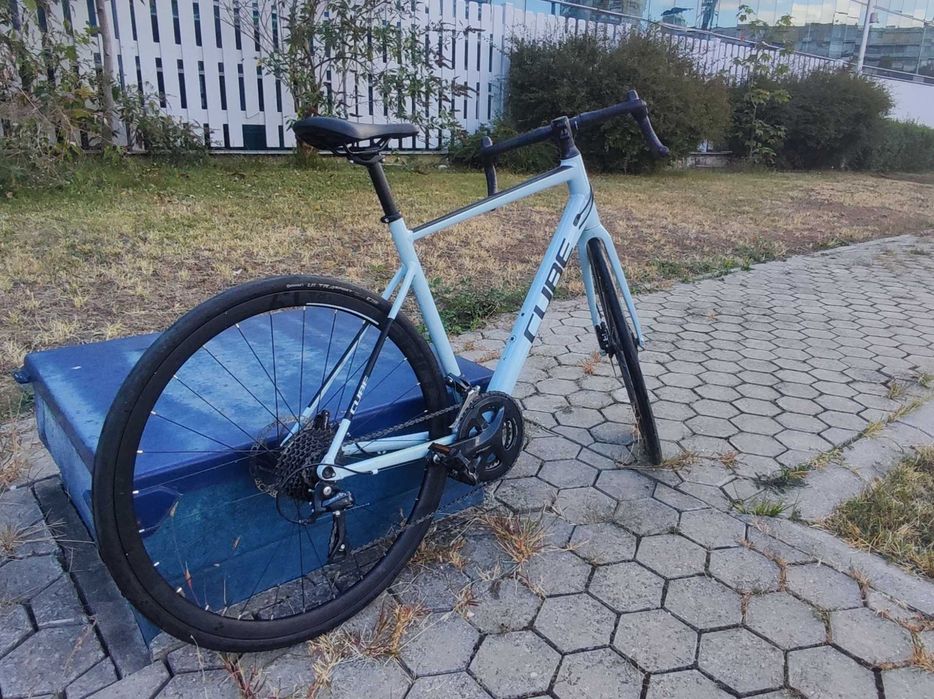 Шосеен велосипед Cube Attain Pro 28