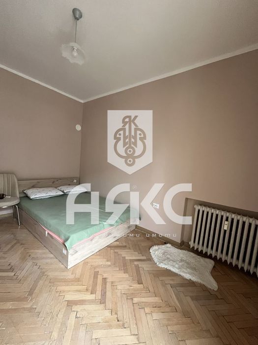 Двустаен обзаведен апартамент под наем в Центъра