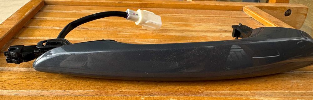 Външна дръжка предна дясна за Mazda 3 / CX-30 – с безключов достъп