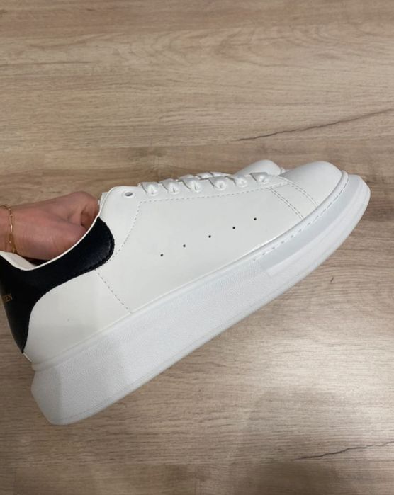 Alexander McQueen la DOAR 249 LEI