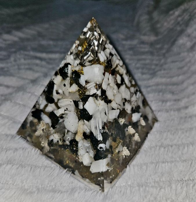 Piramida 11.5 cm orgon yng&yang