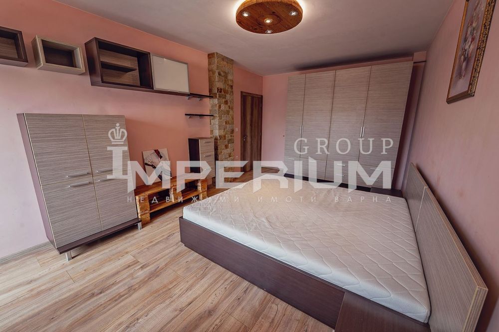 Тристаен обзаведен апартамент под наем в района на кв. Левски, гр. Ва