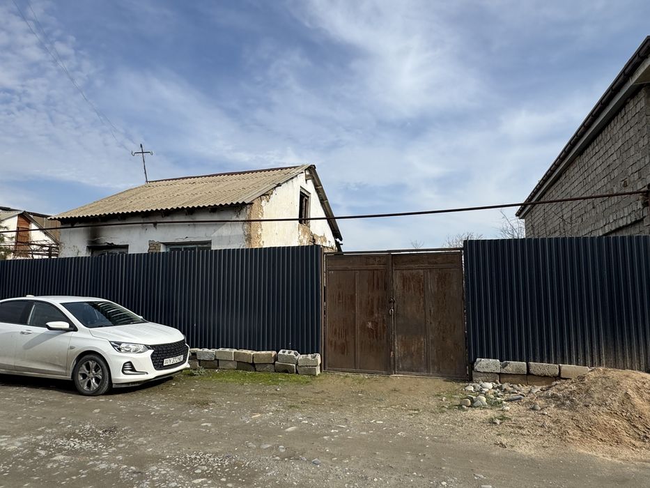 Uy turar joy 6 sotiq sotiladi