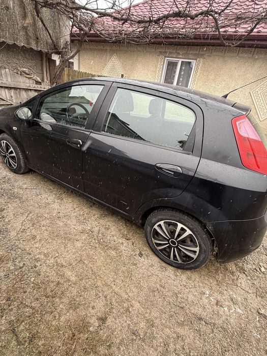 Vand fiat punto  2006 motor:1.3 motorină 60cp stare bună