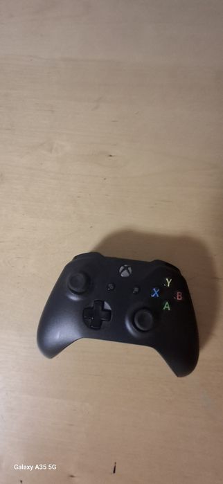 Vând xbox one s 1TB perfect nu pun la curier...