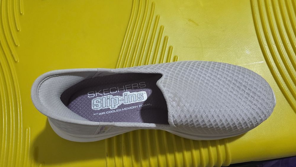 Оренинальныг skechers 35 размер