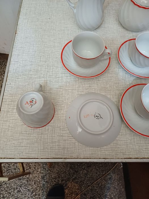 Порцеланов сервиз за кафе Изида