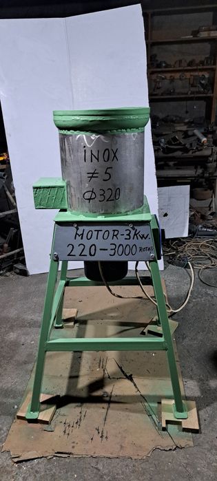 Masină mărunțit turbă 4500 lei