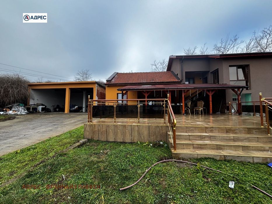 Къща в Плевен, област-с.Комарево площ 100 цена 85000