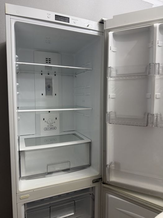 Двухкамерный холодильник LG