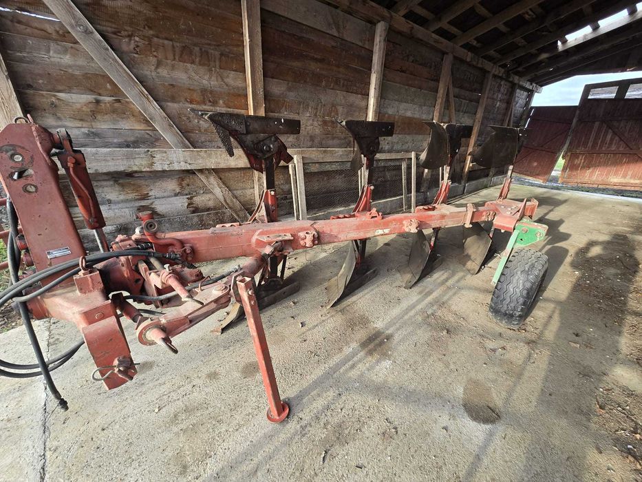 Plug reversibil cu 4 trupițe Volldrehpflug